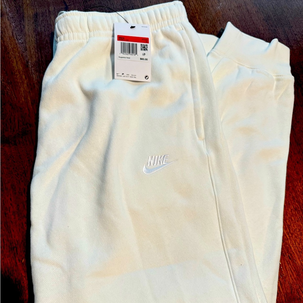🔥 NWT NIKE SPORTWEAR CLUB FLEECE / size L / solid white